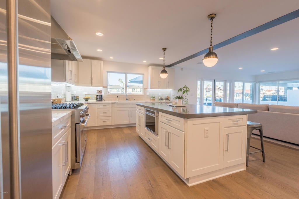Ventura, California, 93001, United States, 3 Bedrooms Bedrooms, ,3 BathroomsBathrooms,Residential,Contingent,1944076