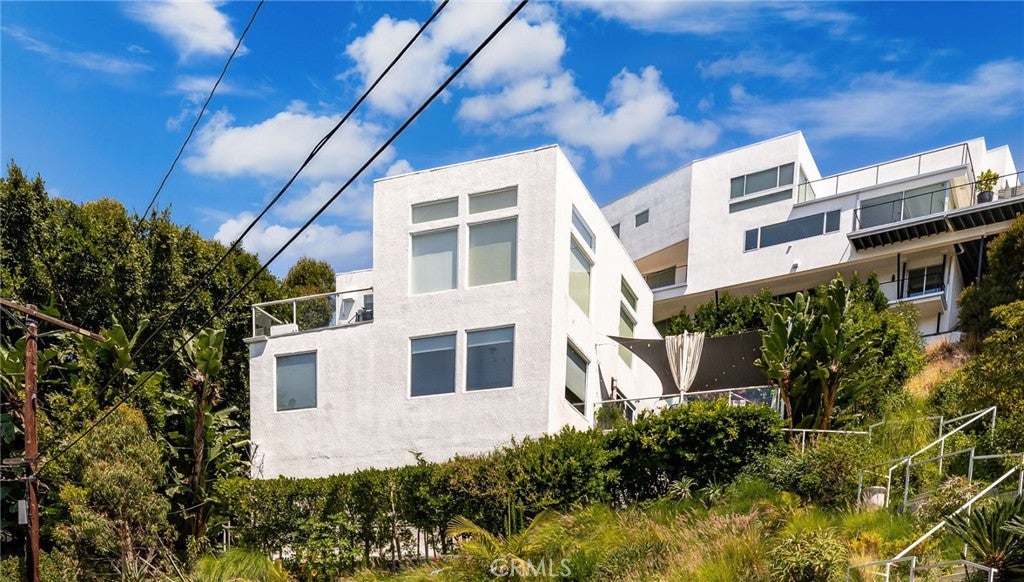 West Hollywood, California, 90069, United States, 3 Bedrooms Bedrooms, ,4 BathroomsBathrooms,Residential,Active,1922666