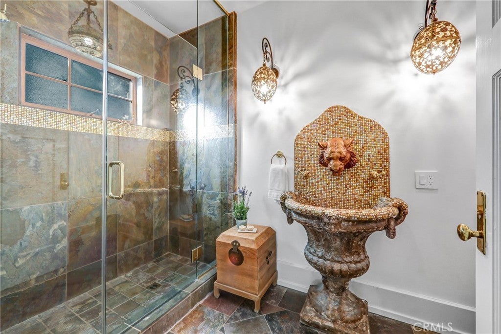 Pasadena, California, 91106, United States, 8 Bedrooms Bedrooms, ,10 BathroomsBathrooms,Residential,Active,1996260