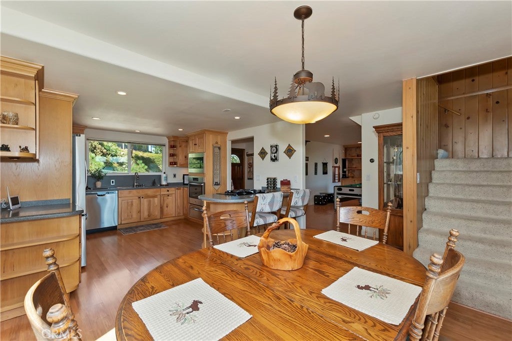 Lake Arrowhead, California, 92352, United States, 3 Bedrooms Bedrooms, ,3 BathroomsBathrooms,Residential,Active,1952988