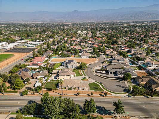 312 SILVERTREE LN, REDLANDS, CA 92374, photo 5 of 9