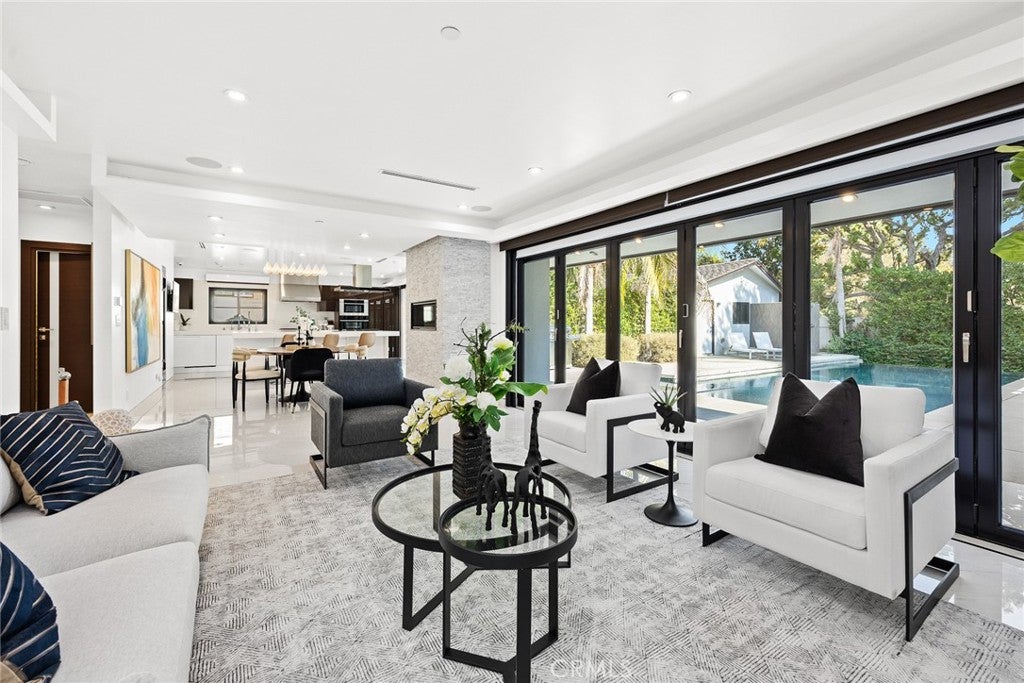 San Marino, California, 91108, United States, 4 Bedrooms Bedrooms, ,4 BathroomsBathrooms,Residential,Active,1909089