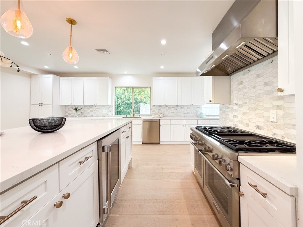 Pasadena, California, 91107, United States, 7 Bedrooms Bedrooms, ,8 BathroomsBathrooms,Residential,Active,1944066