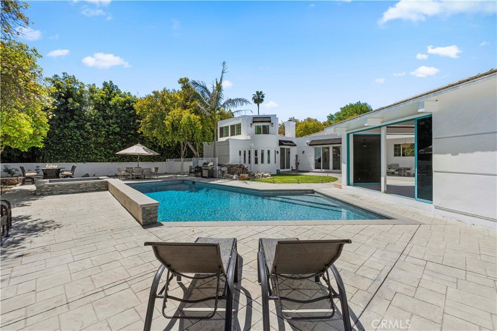 Northridge, California, 91325, United States, 4 Bedrooms Bedrooms, ,4 BathroomsBathrooms,Residential,Active,1936096