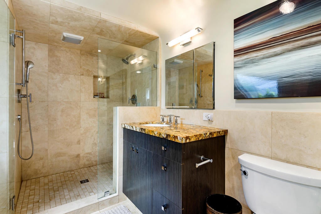 Ventura, California, 93001, United States, 3 Bedrooms Bedrooms, ,2 BathroomsBathrooms,Residential,Active,1944036