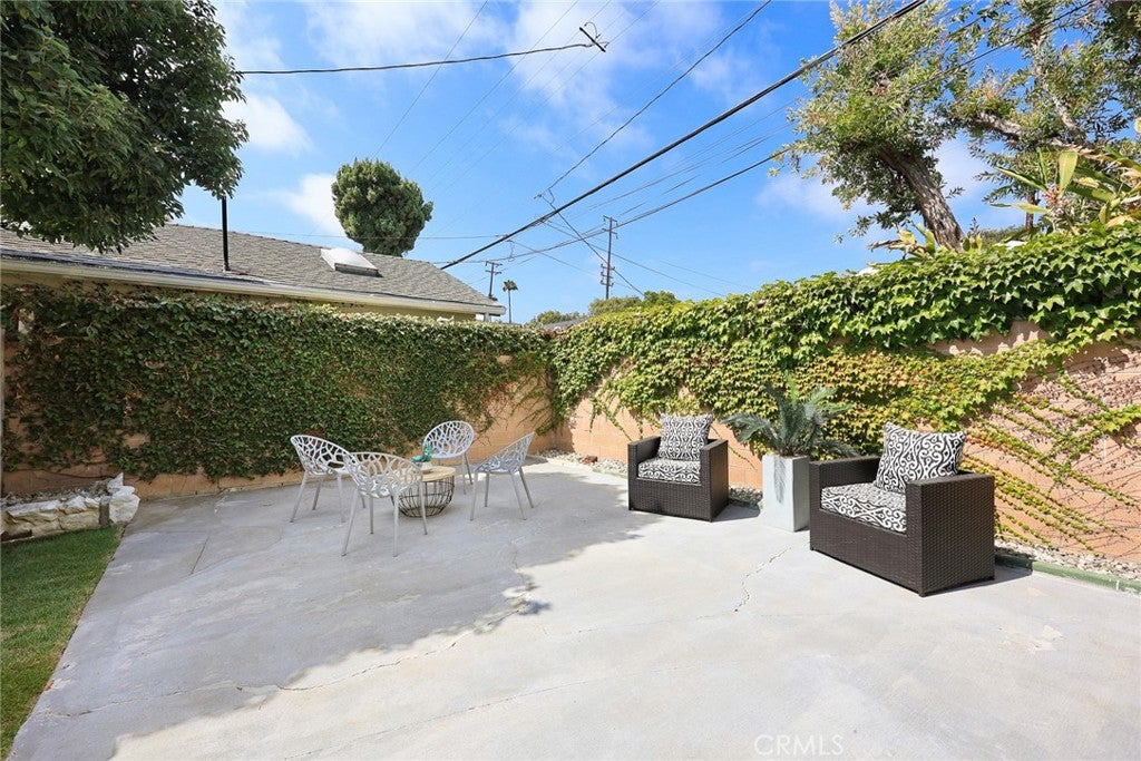 Los Angeles, California, 90034, United States, 5 Bedrooms Bedrooms, ,5 BathroomsBathrooms,Residential,Active,1899242