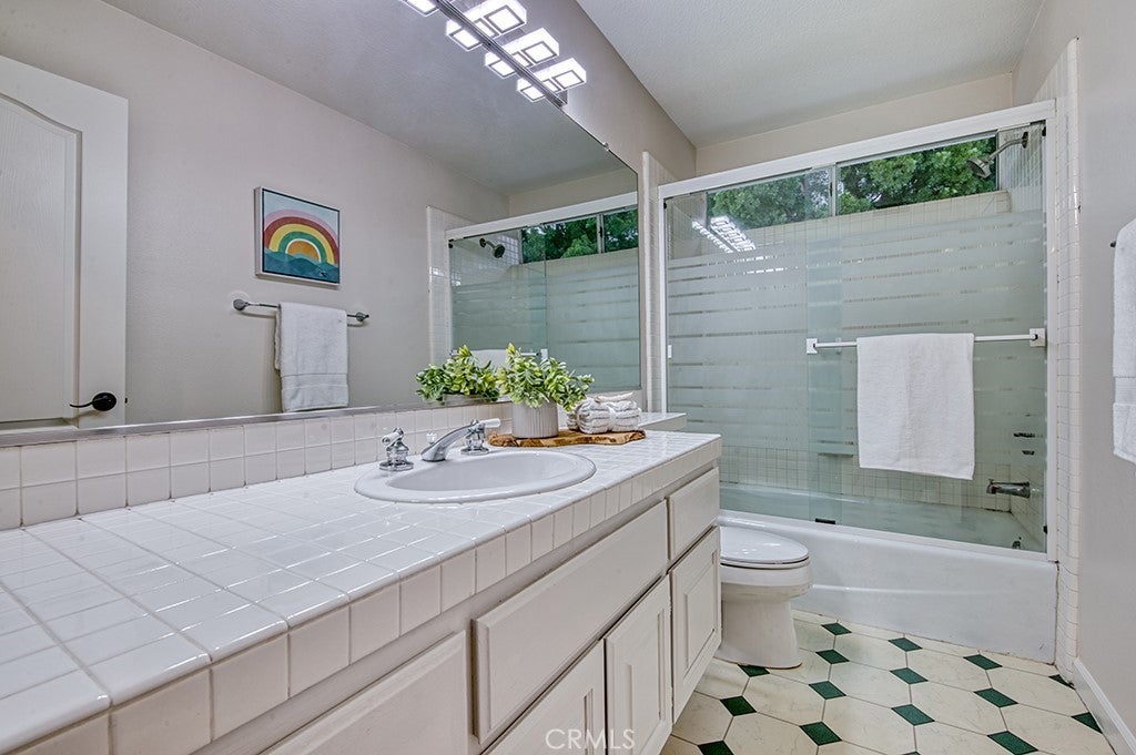 Trabuco Canyon, California, 92679, United States, 5 Bedrooms Bedrooms, ,5 BathroomsBathrooms,Residential,Active,1964270