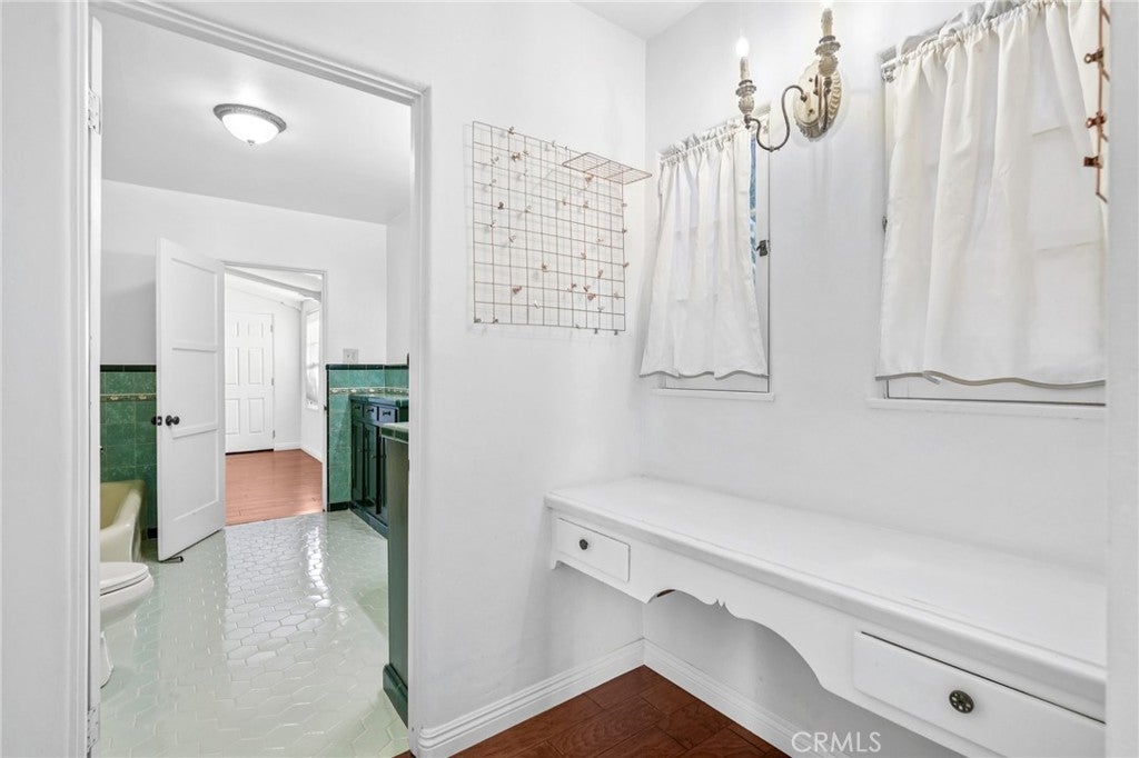North Hollywood, California, 91602, United States, 3 Bedrooms Bedrooms, ,2 BathroomsBathrooms,Residential,Active,1914796