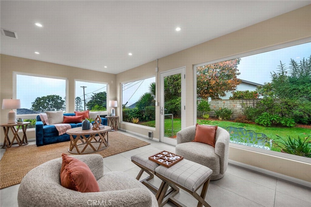 Redondo Beach, California, 90277, United States, 4 Bedrooms Bedrooms, ,3 BathroomsBathrooms,Residential,Active,2007167