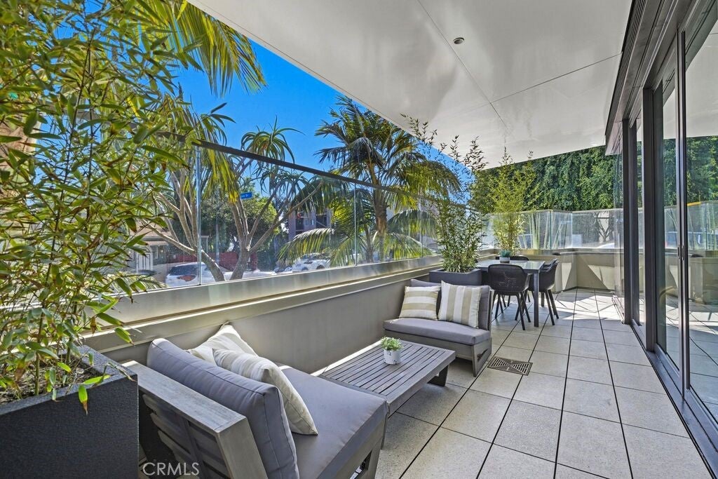 Los Angeles, California, 90069, United States, 2 Bedrooms Bedrooms, ,3 BathroomsBathrooms,Residential,Active,1995278