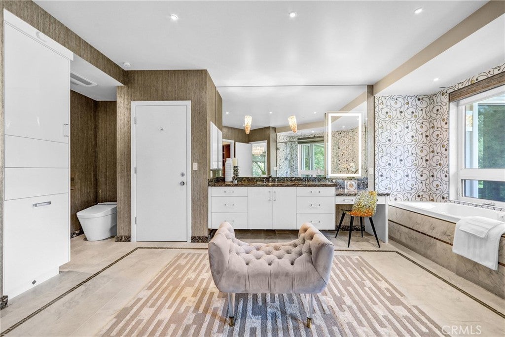 Pasadena, California, 91106, United States, 6 Bedrooms Bedrooms, ,9 BathroomsBathrooms,Residential,Active,1898207