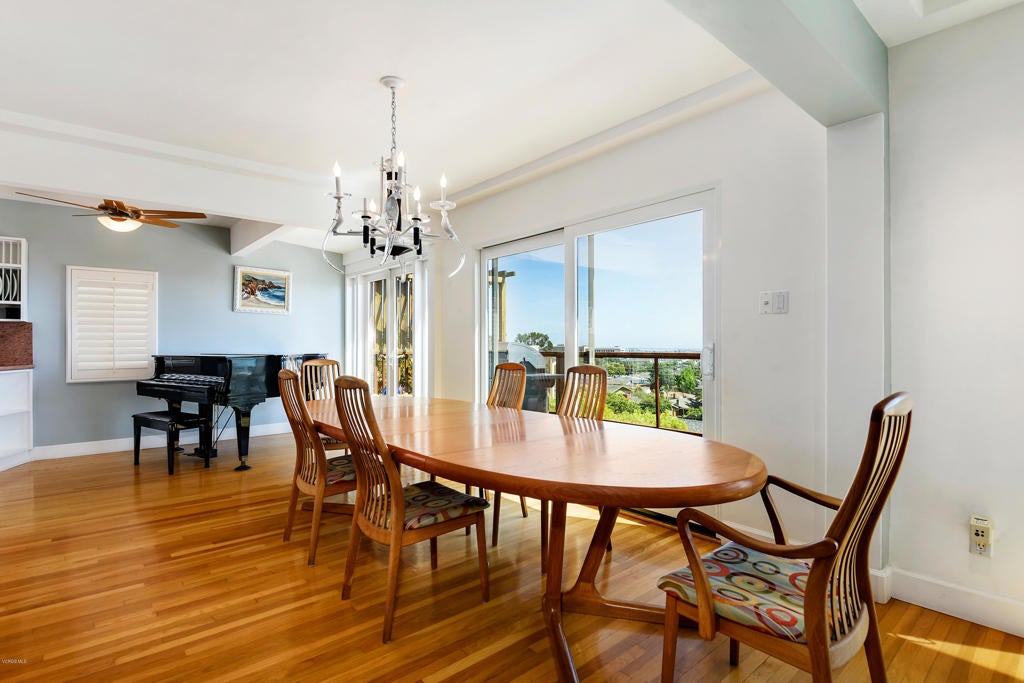 Ventura, California, 93001, United States, 3 Bedrooms Bedrooms, ,2 BathroomsBathrooms,Residential,Active,1944036
