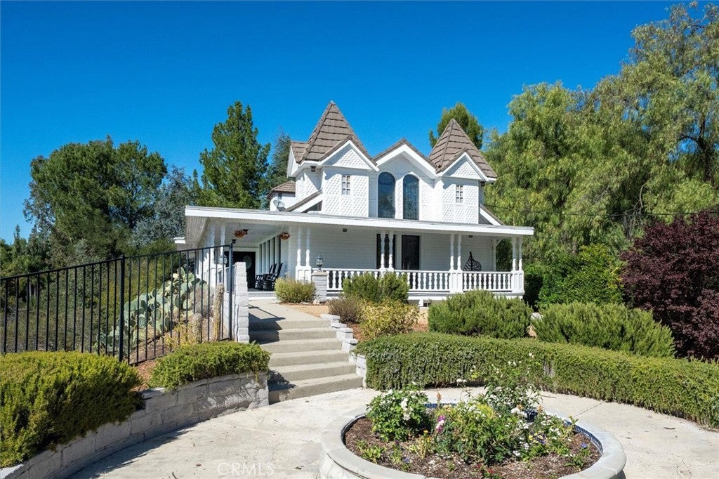 Agoura Hills, California, 91301, United States, 4 Bedrooms Bedrooms, ,5 BathroomsBathrooms,Residential,Active,1966025