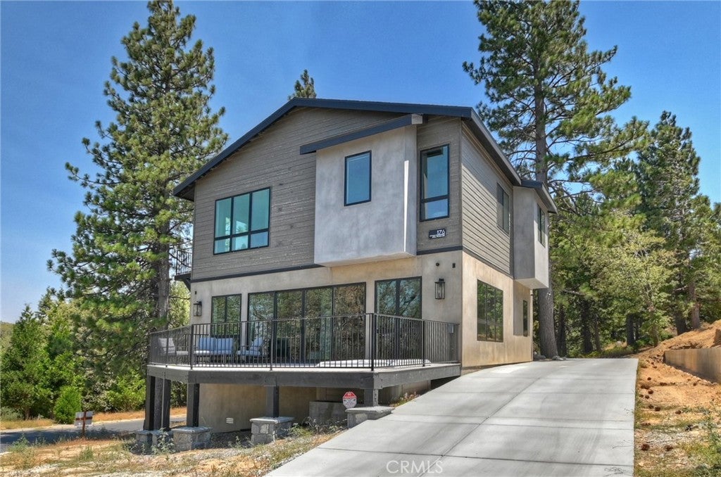 Lake Arrowhead, California, 92352, United States, 3 Bedrooms Bedrooms, ,3 BathroomsBathrooms,Residential,Active,1972160