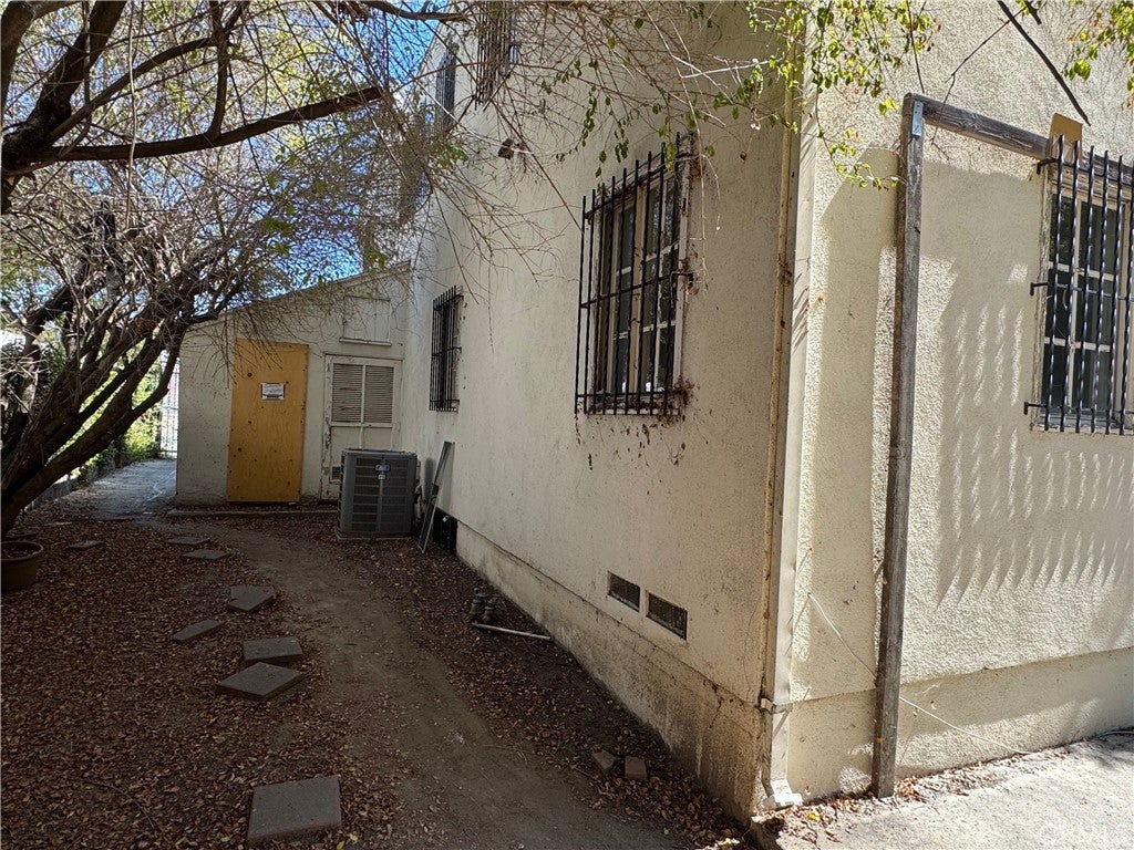 Los Angeles, California, 90036, United States, 5 Bedrooms Bedrooms, ,4 BathroomsBathrooms,Residential,Active,1952991