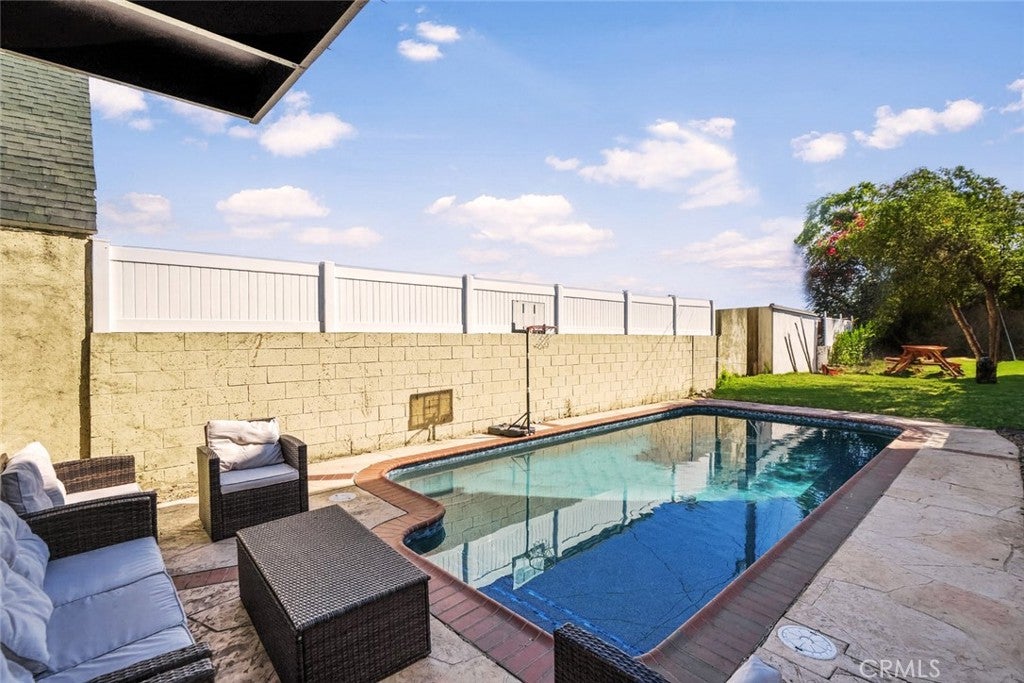 Glendale, California, 91206, United States, 4 Bedrooms Bedrooms, ,3 BathroomsBathrooms,Residential,Active,1963262