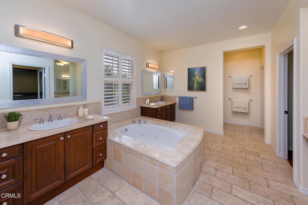 Newbury Park, California, 91320, United States, 5 Bedrooms Bedrooms, ,5 BathroomsBathrooms,Residential,Active,1914613