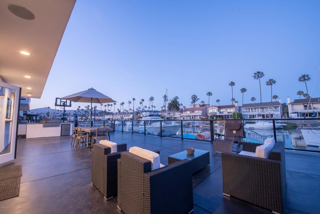 Ventura, California, 93001, United States, 3 Bedrooms Bedrooms, ,3 BathroomsBathrooms,Residential,Contingent,1944076