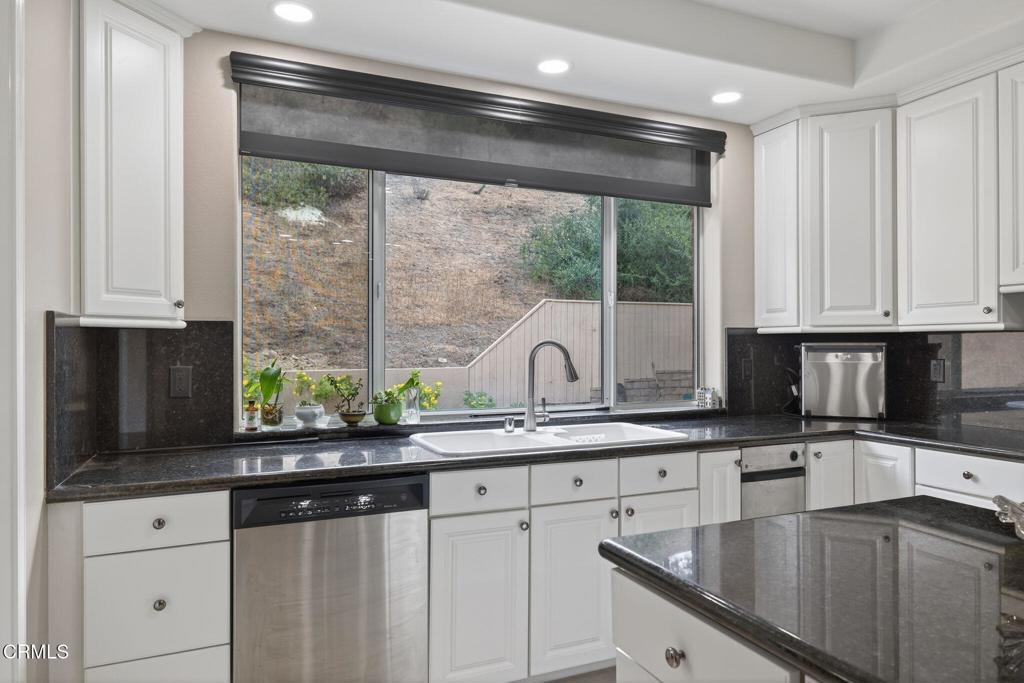 Camarillo, California, 93010, United States, 4 Bedrooms Bedrooms, ,4 BathroomsBathrooms,Residential,Active,1945047