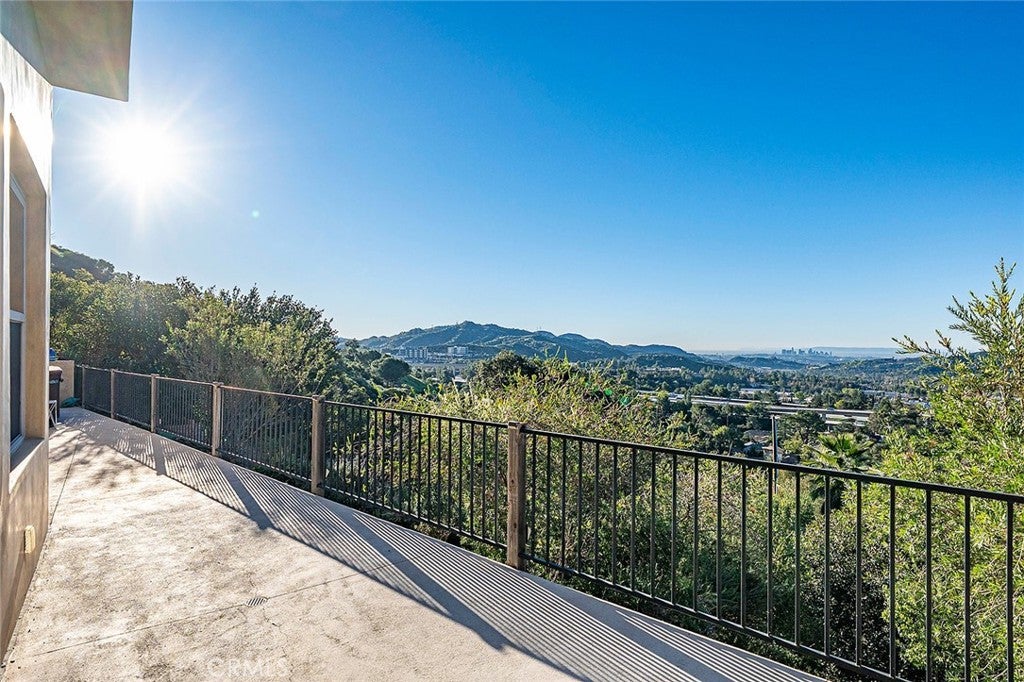 La Canada Flintridge, California, 91011, United States, 4 Bedrooms Bedrooms, ,5 BathroomsBathrooms,Residential,Active,2014608