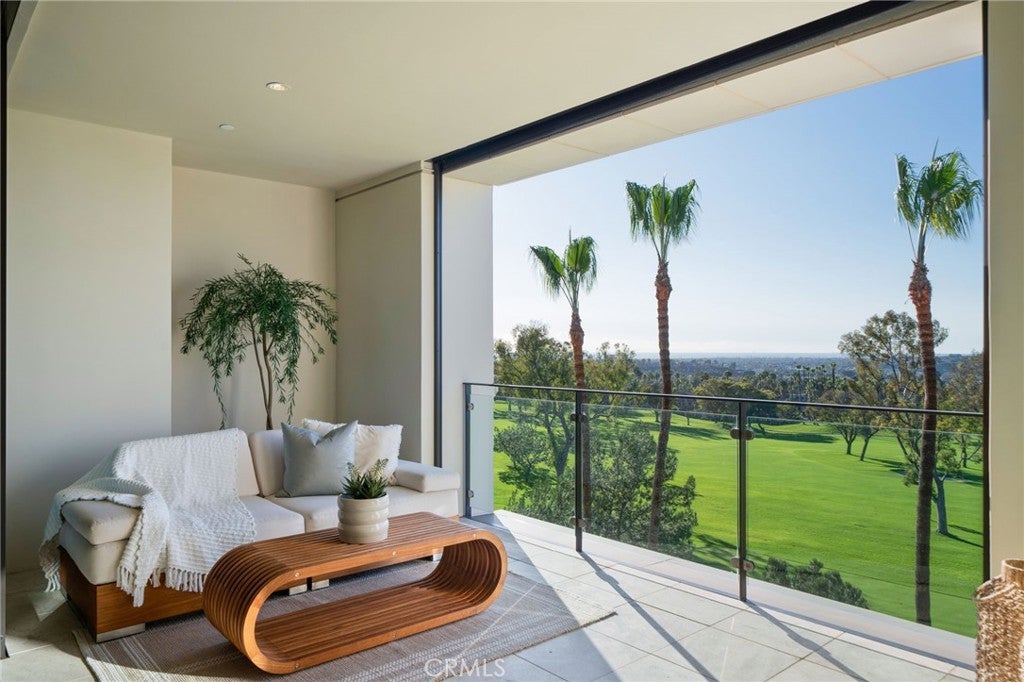 Newport Beach, California, 92660, United States, 2 Bedrooms Bedrooms, ,3 BathroomsBathrooms,Residential,Active,2009419