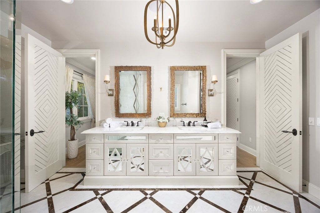 Arcadia, California, 91006, United States, 4 Bedrooms Bedrooms, ,5 BathroomsBathrooms,Residential,Contingent,2014572