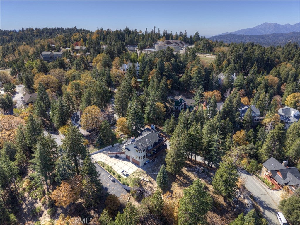 Lake Arrowhead, California, 92352, United States, 4 Bedrooms Bedrooms, ,3 BathroomsBathrooms,Residential,Active,1998581