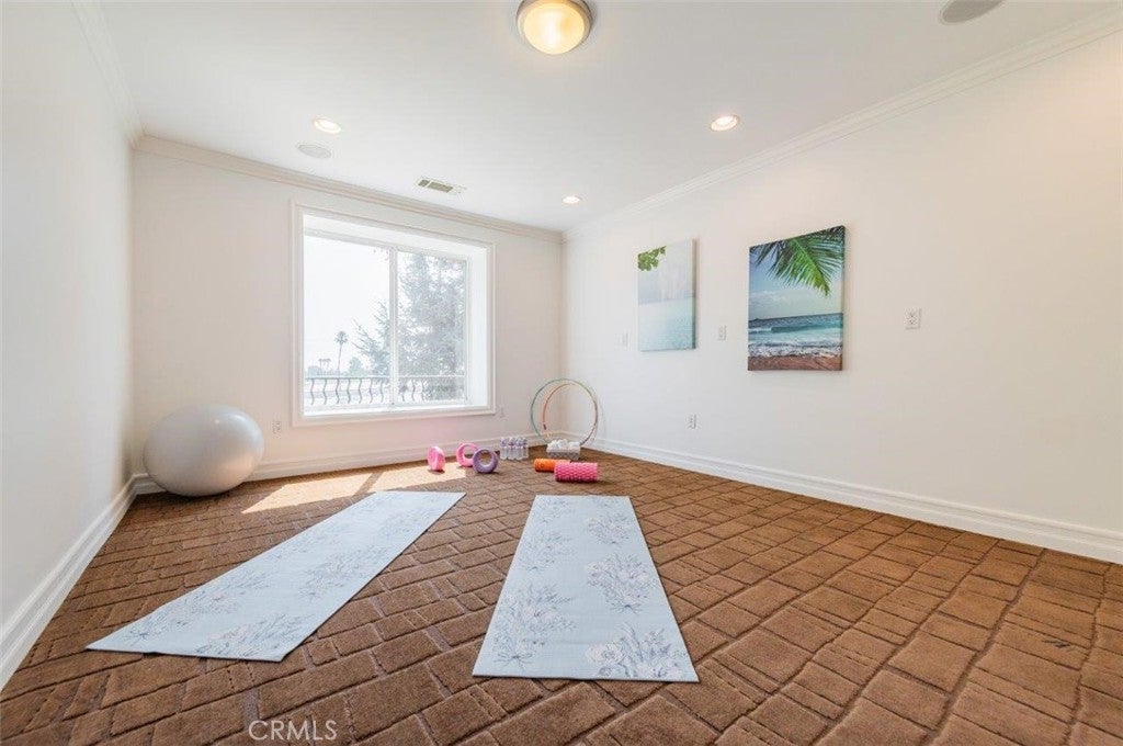 Pasadena, California, 91107, United States, 6 Bedrooms Bedrooms, ,5 BathroomsBathrooms,Residential,Active,1914920