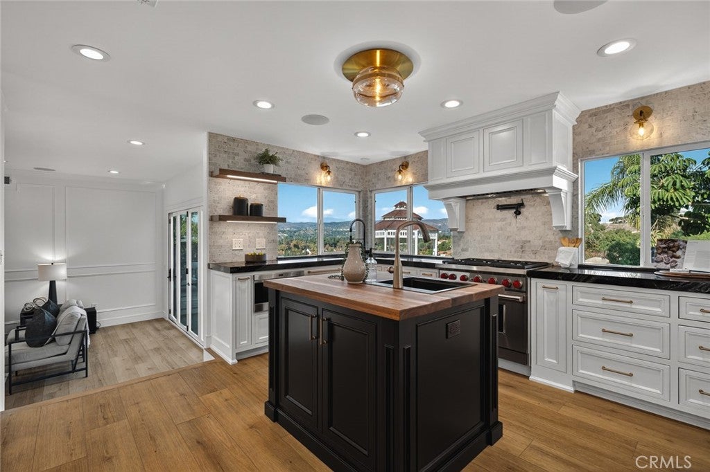 Anaheim, California, 92807, United States, 4 Bedrooms Bedrooms, ,3 BathroomsBathrooms,Residential,Active,1990042