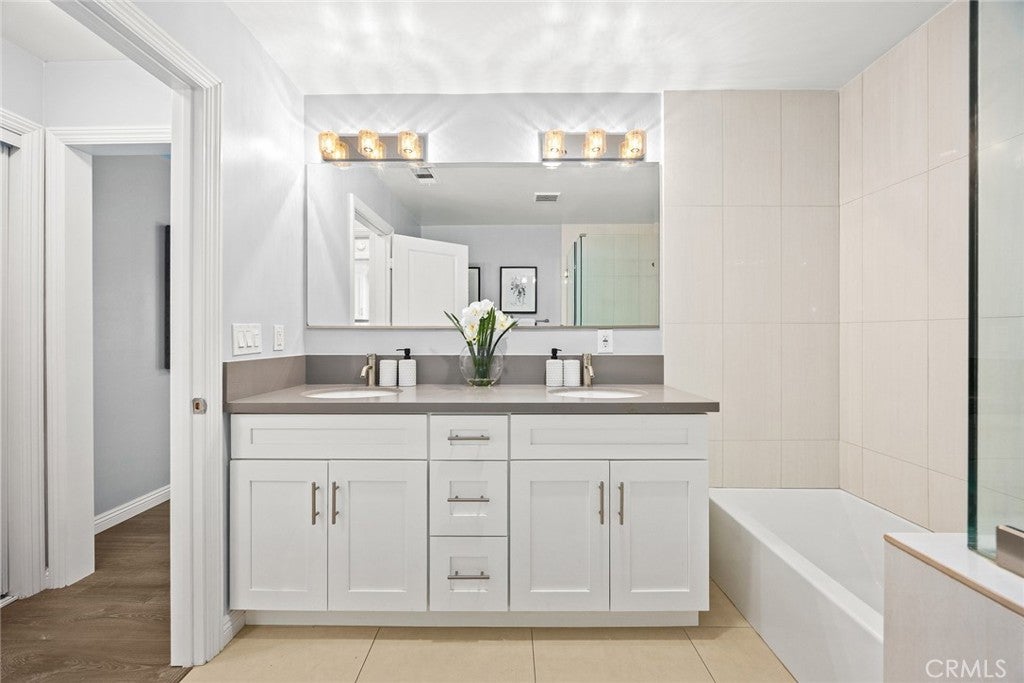 Los Angeles, California, 90034, United States, 5 Bedrooms Bedrooms, ,5 BathroomsBathrooms,Residential,Active,1899242