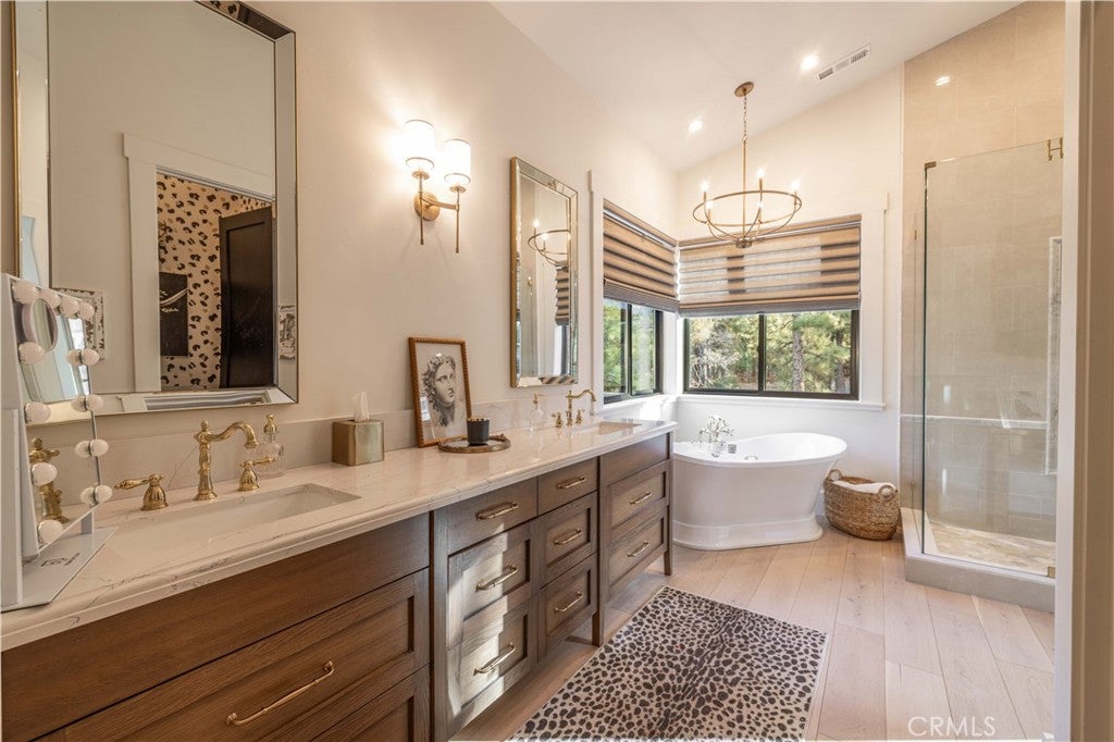 Big Bear City, California, 92314, United States, 5 Bedrooms Bedrooms, ,5 BathroomsBathrooms,Residential,Active,1702356