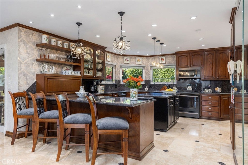 Chatsworth, California, 91311, United States, 4 Bedrooms Bedrooms, ,3 BathroomsBathrooms,Residential,Active,2006764