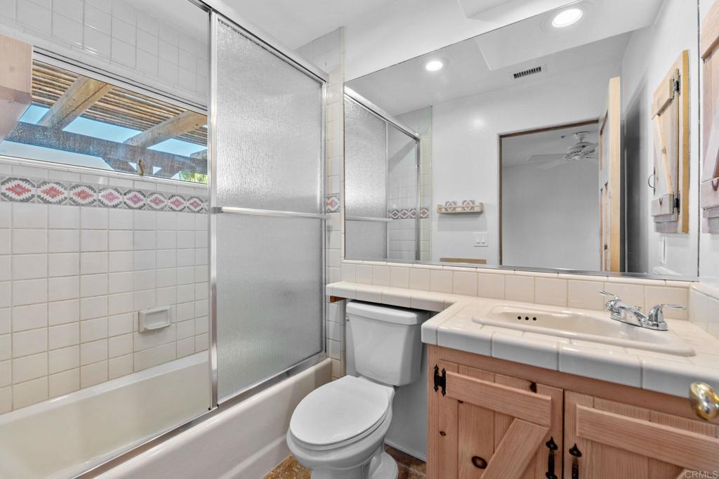 Escondido, California, 92026, United States, 3 Bedrooms Bedrooms, ,2 BathroomsBathrooms,Residential,Active,1972147