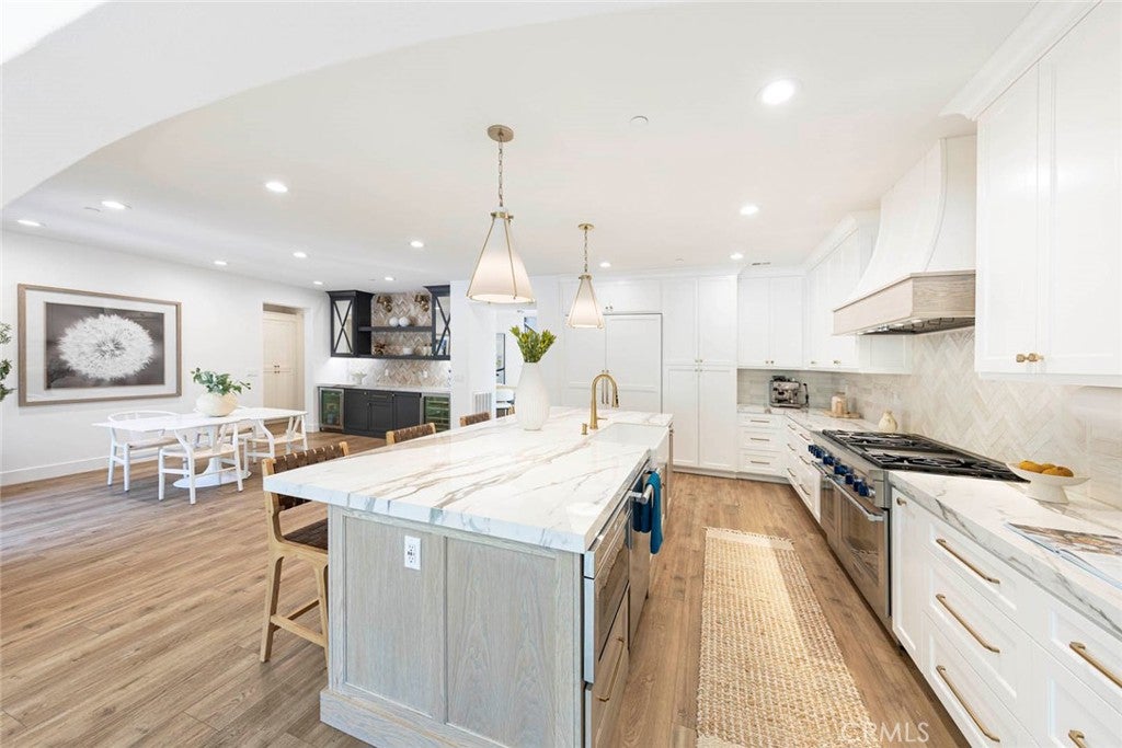 San Clemente, California, 92673, United States, 6 Bedrooms Bedrooms, ,5 BathroomsBathrooms,Residential,Active,1922275