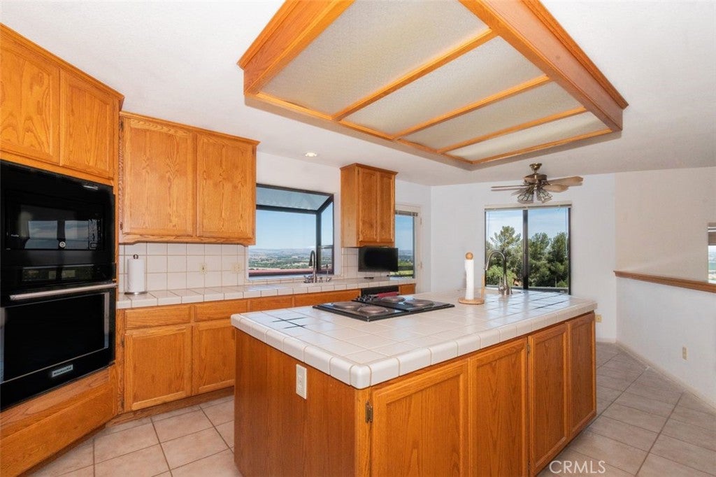 Paso Robles, California, 93446, United States, 3 Bedrooms Bedrooms, ,3 BathroomsBathrooms,Residential,Active,1909831