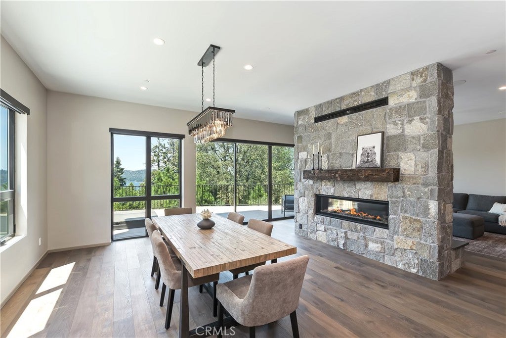 Lake Arrowhead, California, 92352, United States, 3 Bedrooms Bedrooms, ,3 BathroomsBathrooms,Residential,Active,1972160