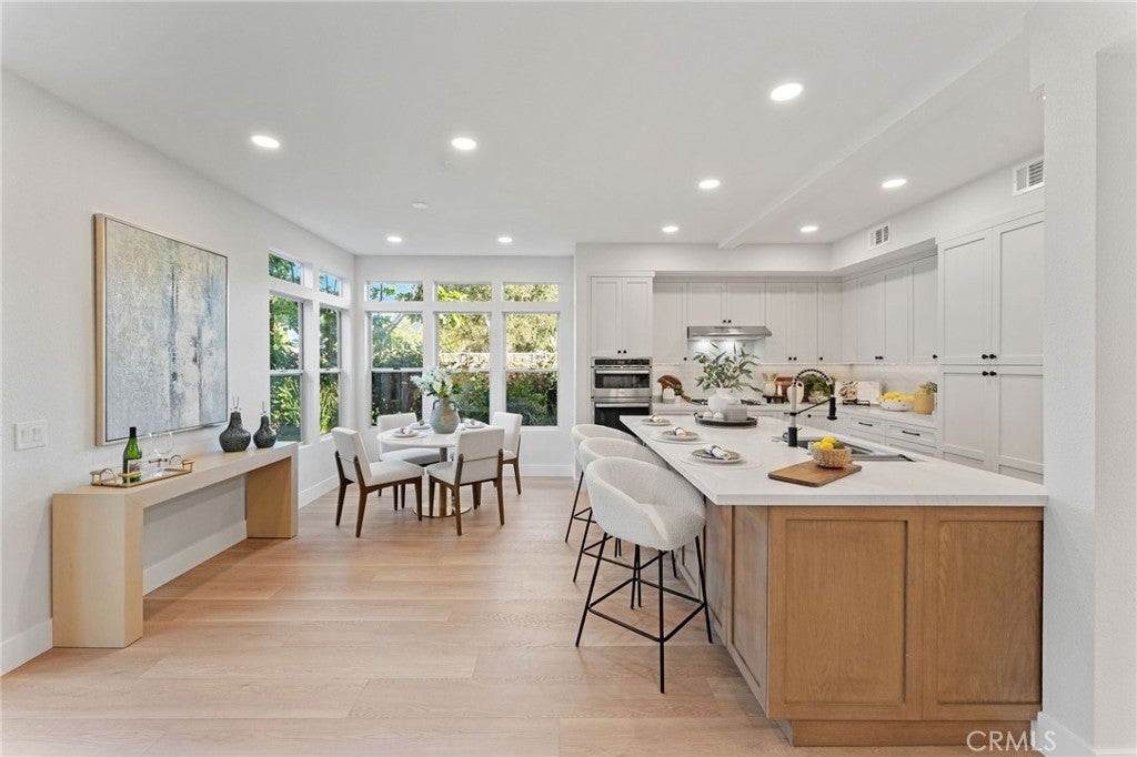 Costa Mesa, California, 92627, United States, 4 Bedrooms Bedrooms, ,3 BathroomsBathrooms,Residential,Contingent,1986895