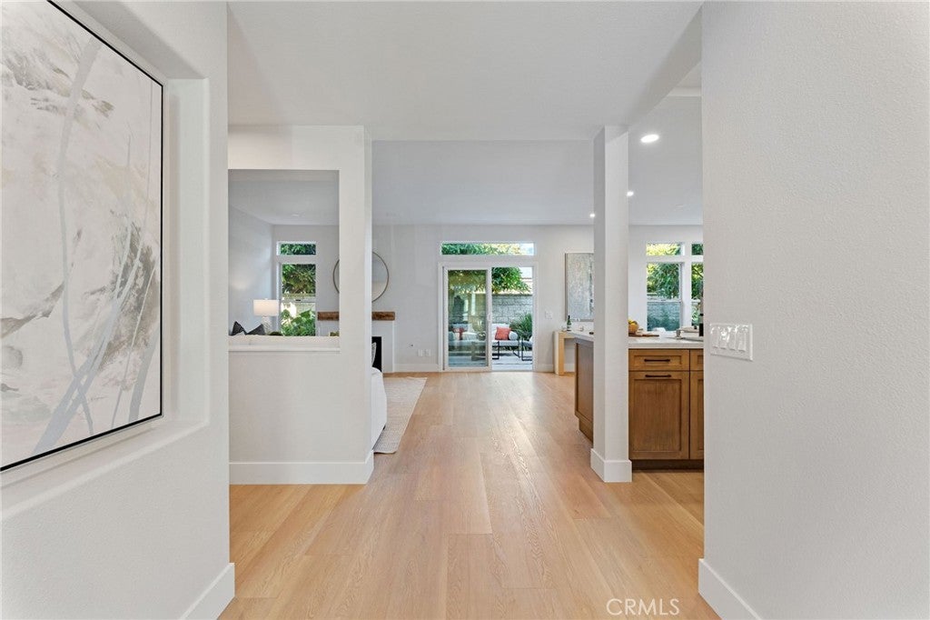 Costa Mesa, California, 92627, United States, 4 Bedrooms Bedrooms, ,3 BathroomsBathrooms,Residential,Contingent,1986895