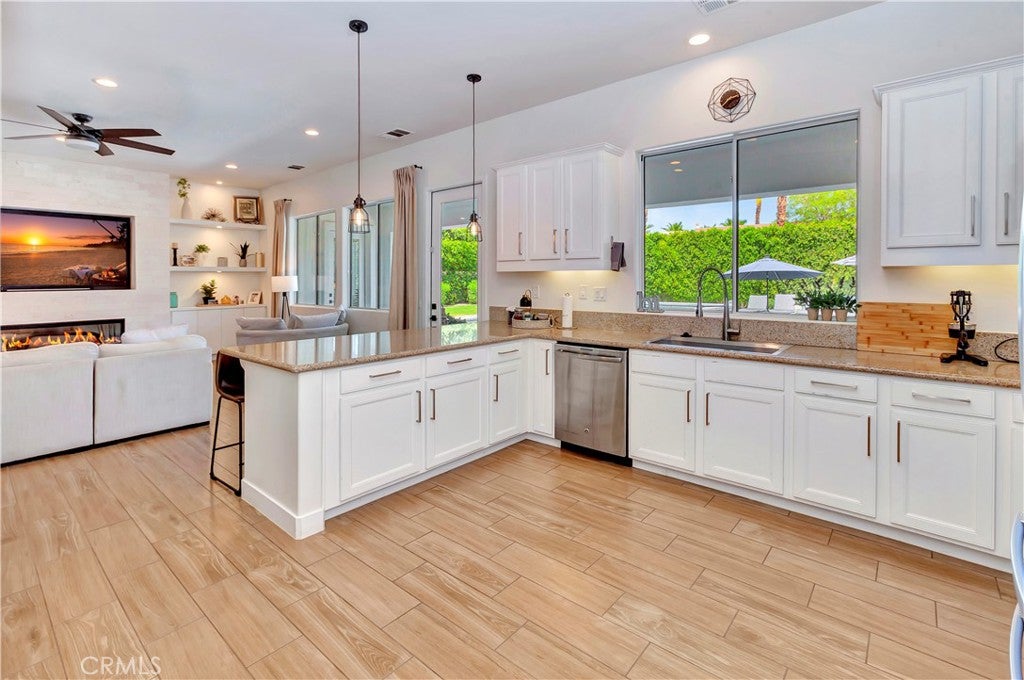 Indio, California, 92201, United States, 6 Bedrooms Bedrooms, ,5 BathroomsBathrooms,Residential,Active,1880350