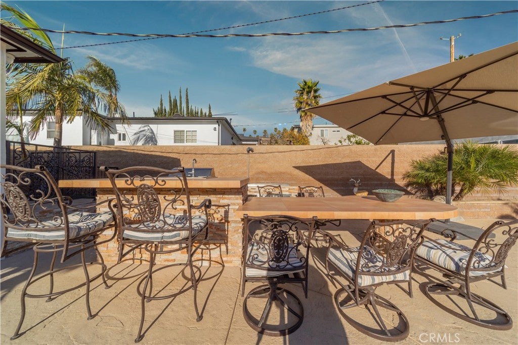 Burbank, California, 91501, United States, 4 Bedrooms Bedrooms, ,4 BathroomsBathrooms,Residential,Active,2003539