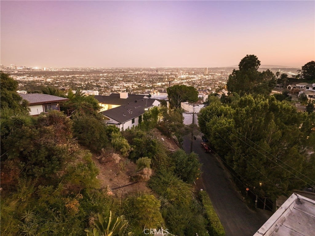 Los Angeles, California, 90069, United States, 3 Bedrooms Bedrooms, ,4 BathroomsBathrooms,Residential,Active,1959526