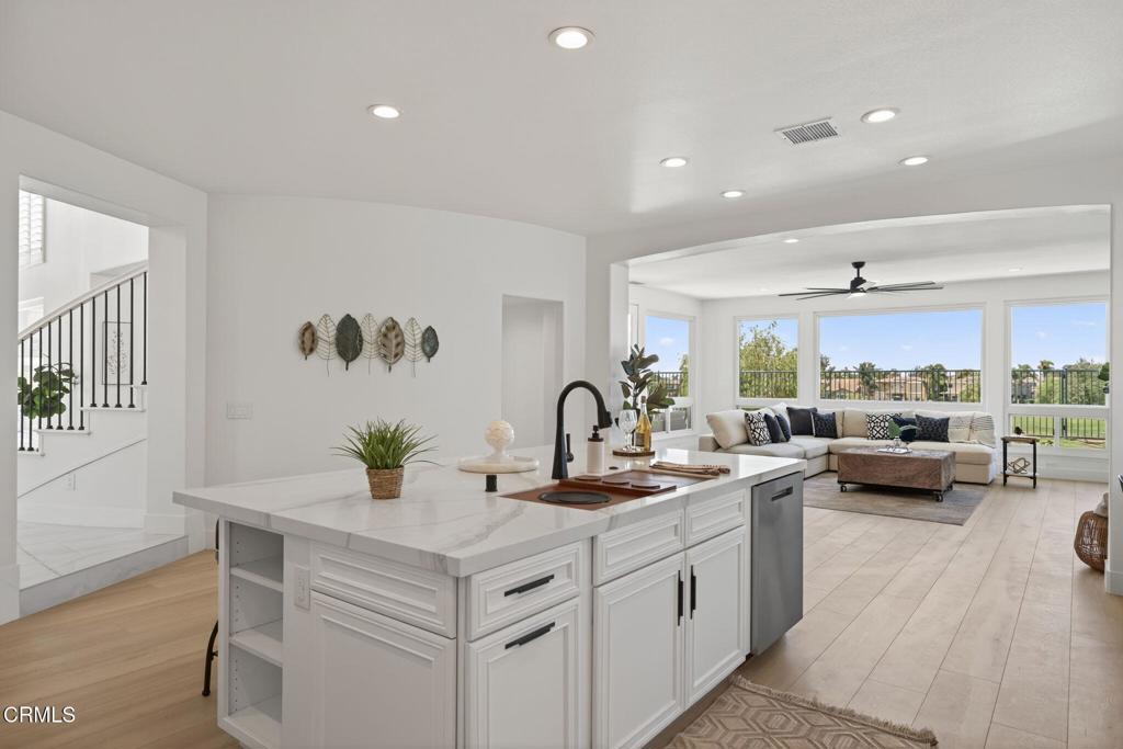 Camarillo, California, 93010, United States, 5 Bedrooms Bedrooms, ,5 BathroomsBathrooms,Residential,Active,1914809