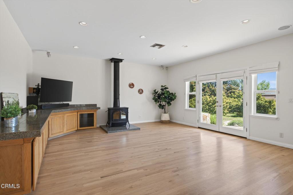 Camarillo, California, 93010, United States, 4 Bedrooms Bedrooms, ,3 BathroomsBathrooms,Residential,Active,2027321