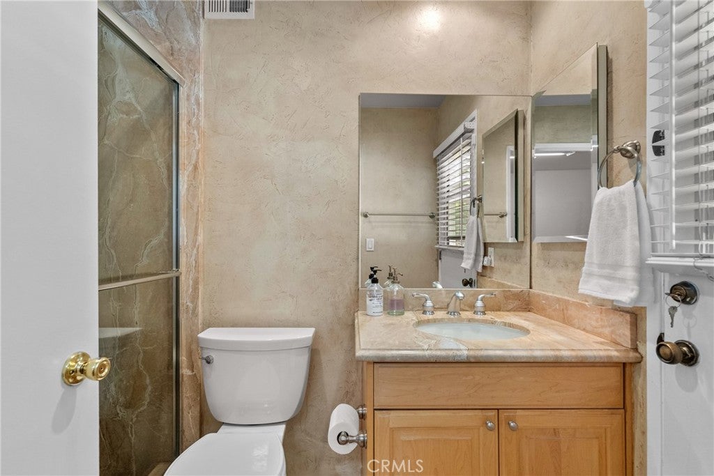 Northridge, California, 91324, United States, 5 Bedrooms Bedrooms, ,4 BathroomsBathrooms,Residential,Active,1952628