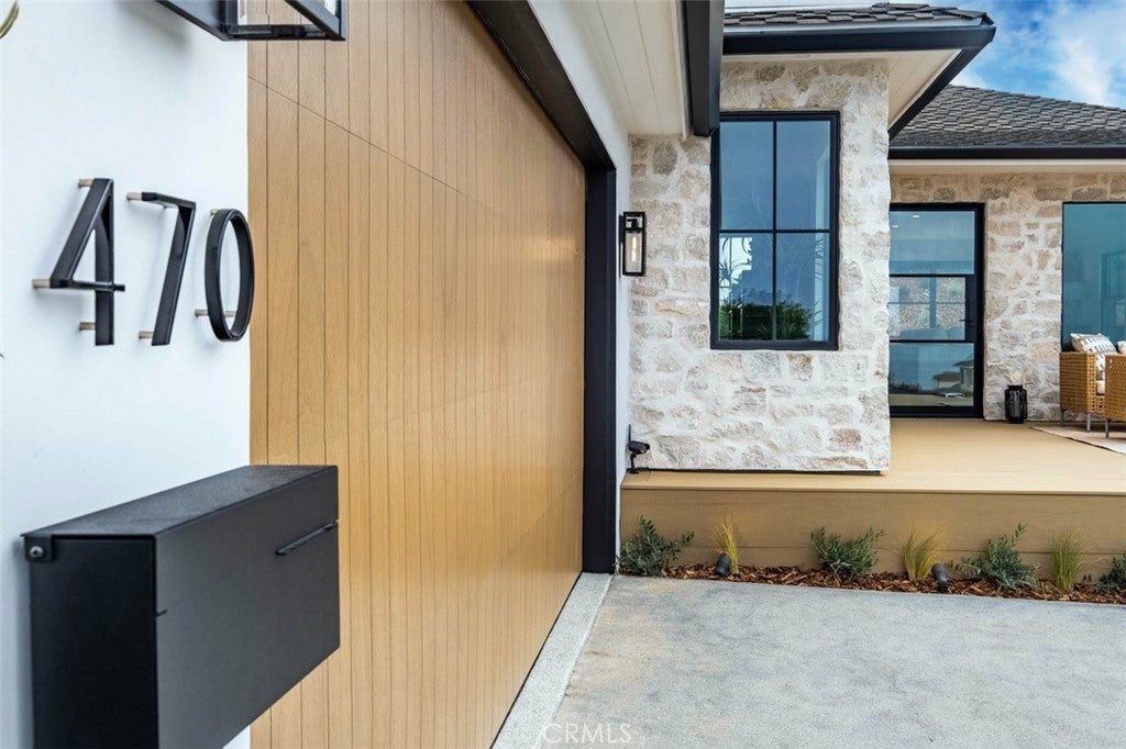 Redondo Beach, California, 90277, United States, 4 Bedrooms Bedrooms, ,3 BathroomsBathrooms,Residential,Active,1990651