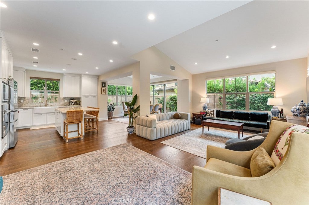 Irvine, California, 92620, United States, 4 Bedrooms Bedrooms, ,4 BathroomsBathrooms,Residential,Active,1986899