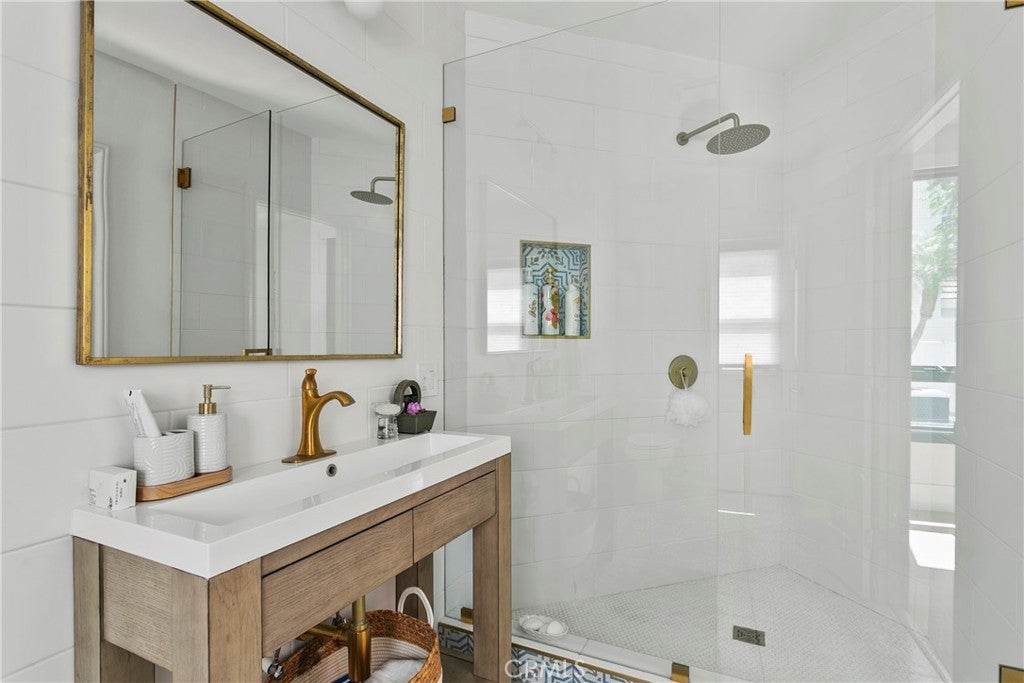 Laguna Niguel, California, 92677, United States, 4 Bedrooms Bedrooms, ,5 BathroomsBathrooms,Residential,Active,1986900