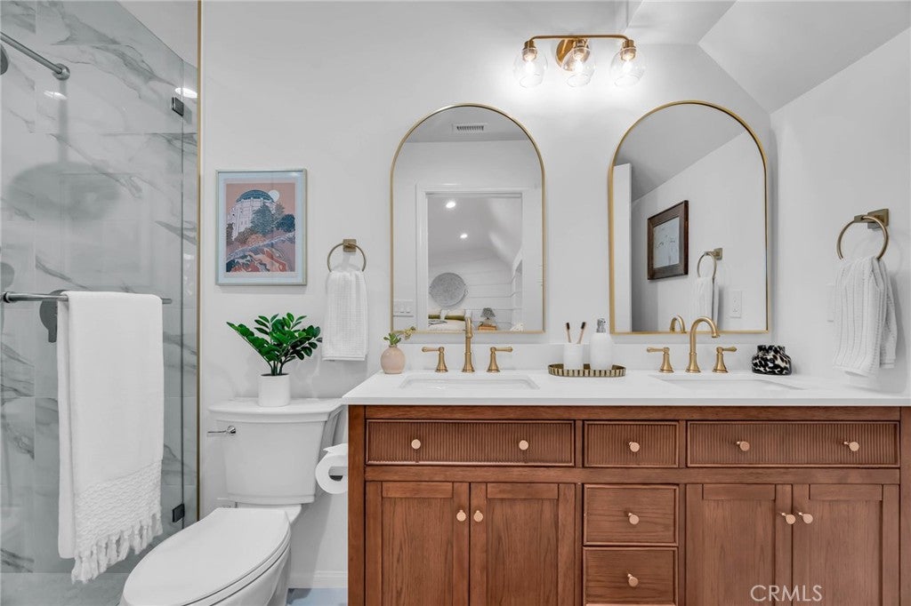 Glendale, California, 91202, United States, 3 Bedrooms Bedrooms, ,3 BathroomsBathrooms,Residential,Active,1967125