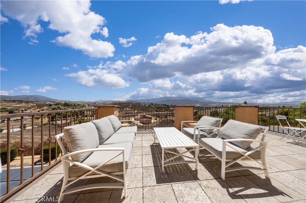 Temecula, California, 92592, United States, 5 Bedrooms Bedrooms, ,4 BathroomsBathrooms,Residential,Active,1970960