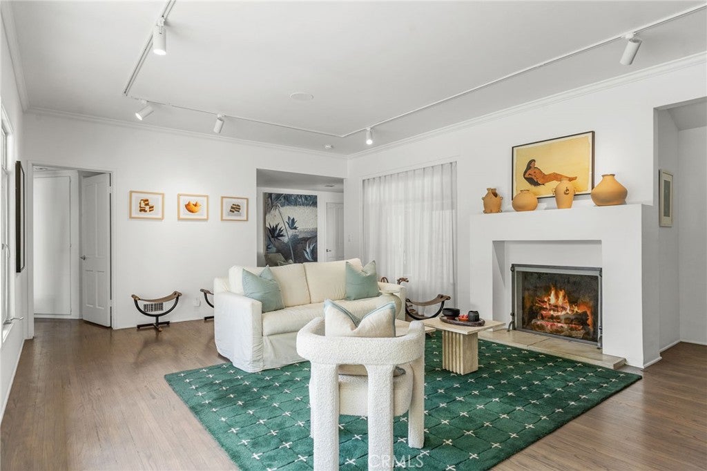 Los Angeles, California, 90027, United States, 3 Bedrooms Bedrooms, ,2 BathroomsBathrooms,Residential,Active,1953705